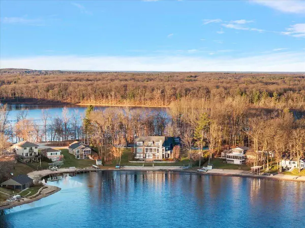 8880 E Oak Drive, Sand Lake, MI 49343