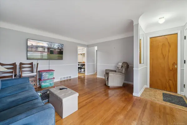 28006 Rosebriar Street, Saint Clair Shores, MI 48081