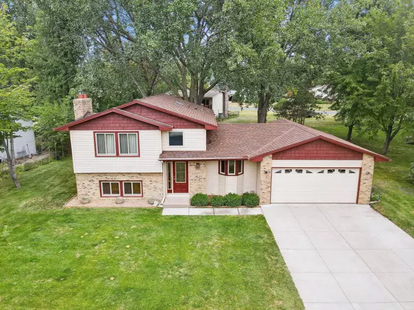 1539 Lois DR, Shoreview, MN 55126