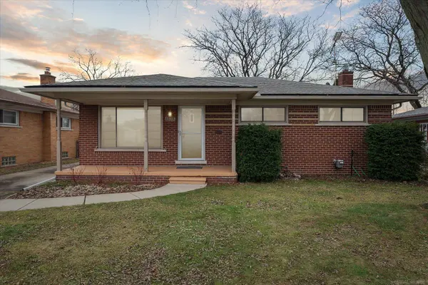 28006 Rosebriar Street, Saint Clair Shores, MI 48081