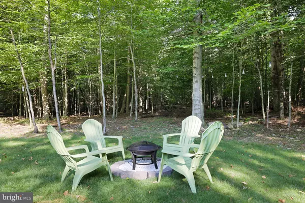 885 COUNTRY PLACE DR, Tobyhanna, PA 18466