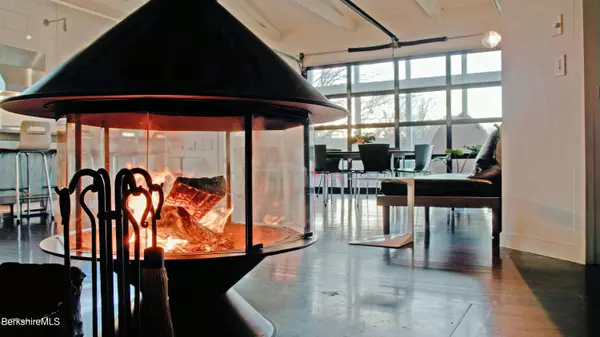 1373 Boardman St, Sheffield, MA 01257