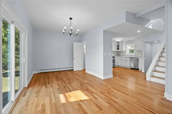 49 Meadowbrook AVE, Warwick, RI 02889