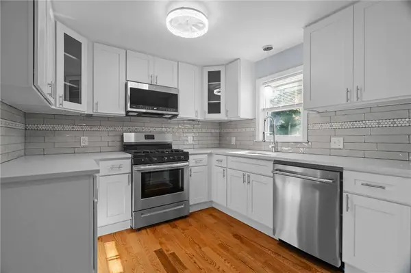 49 Meadowbrook AVE, Warwick, RI 02889