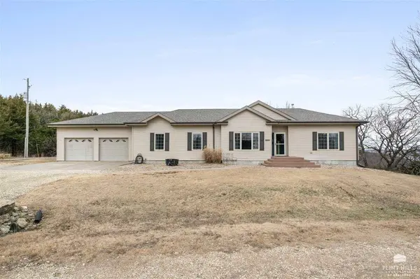 7208 Hackberry CIR, Manhattan, KS 66503