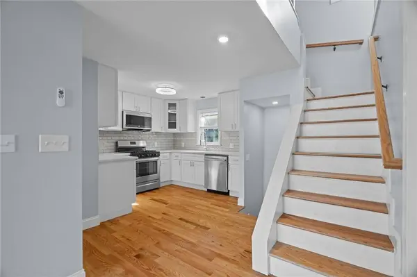 49 Meadowbrook AVE, Warwick, RI 02889