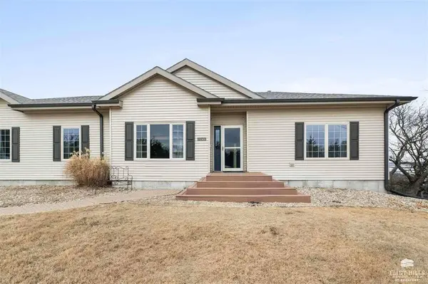 7208 Hackberry CIR, Manhattan, KS 66503