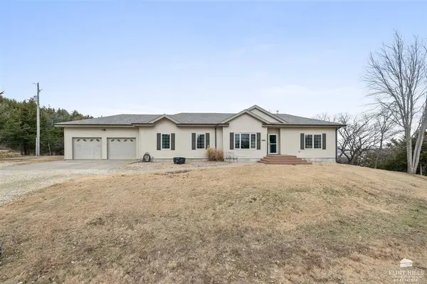 7208 Hackberry CIR, Manhattan, KS 66503