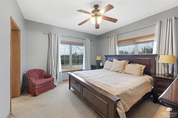 7208 Hackberry CIR, Manhattan, KS 66503