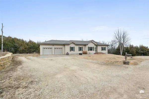 7208 Hackberry CIR, Manhattan, KS 66503