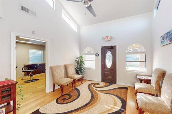 925 W Mitchell Street, Arlington, TX 76013