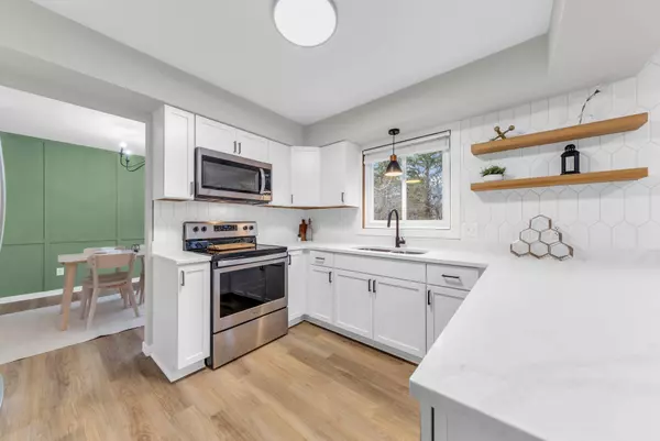 2915 Wimbledon DR, Woodbury, MN 55125