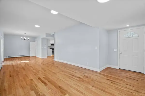 49 Meadowbrook AVE, Warwick, RI 02889