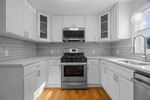 49 Meadowbrook AVE, Warwick, RI 02889