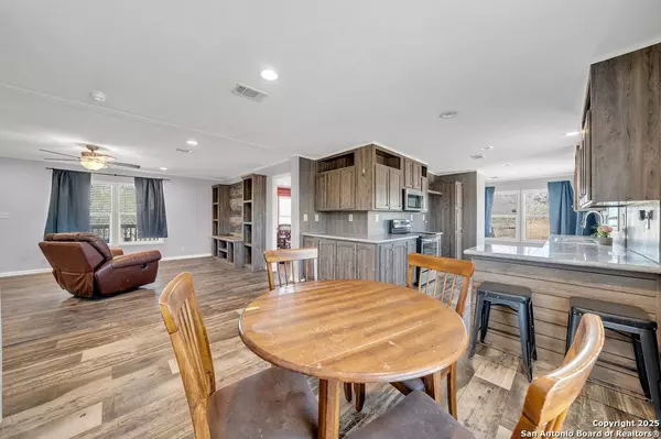 103 County Road 2667, Moore, TX 78057