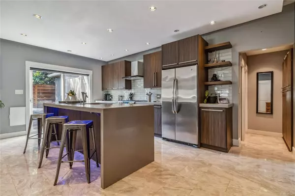 993 Tolmie Ave, Victoria, BC V8X 3W8