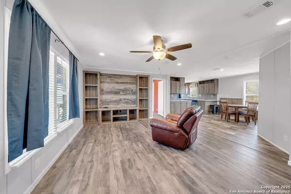 103 County Road 2667, Moore, TX 78057