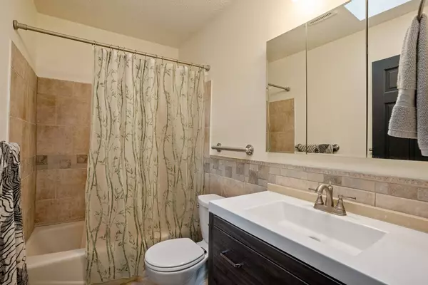 86 County Road 126, Espanola, NM 87532