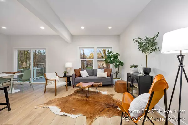 1619 Ira NW Avenue, Grand Rapids, MI 49504
