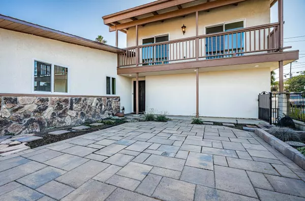 2961 Poinsettia Dr, San Diego, CA 92106