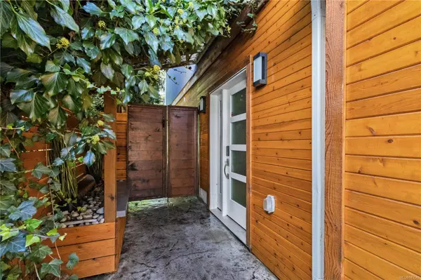 993 Tolmie Ave, Victoria, BC V8X 3W8