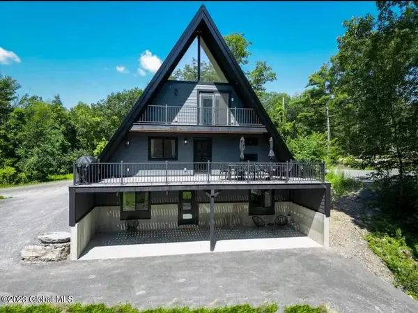 686 Green Lake Road, Athens, NY 12015