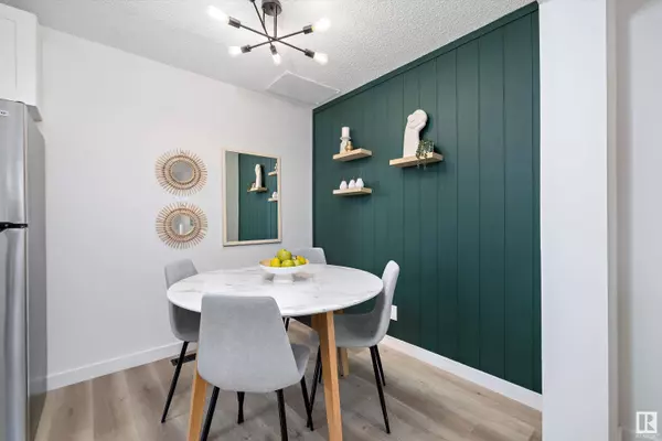 9C Twin TC NW, Edmonton, AB T6K 1V4