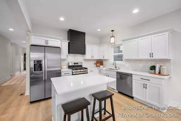 1619 Ira NW Avenue, Grand Rapids, MI 49504