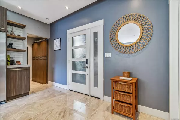 993 Tolmie Ave, Victoria, BC V8X 3W8