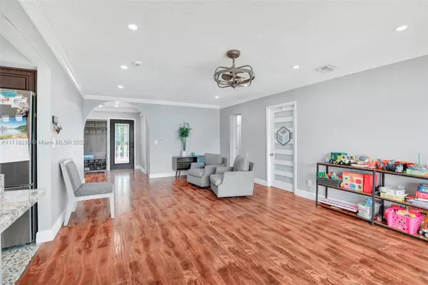 10477 SW 49th Pl, Cooper City, FL 33328