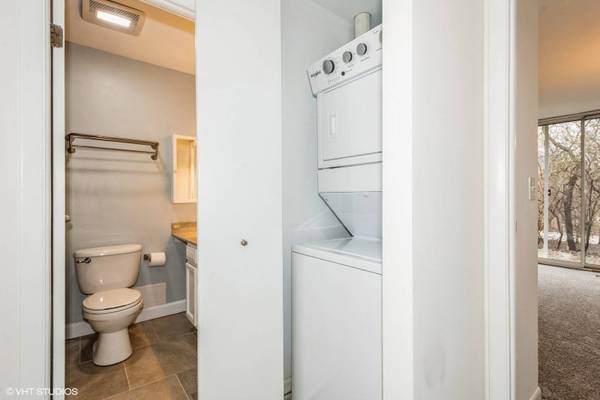 5830 Oakwood DR #1E, Lisle, IL 60532