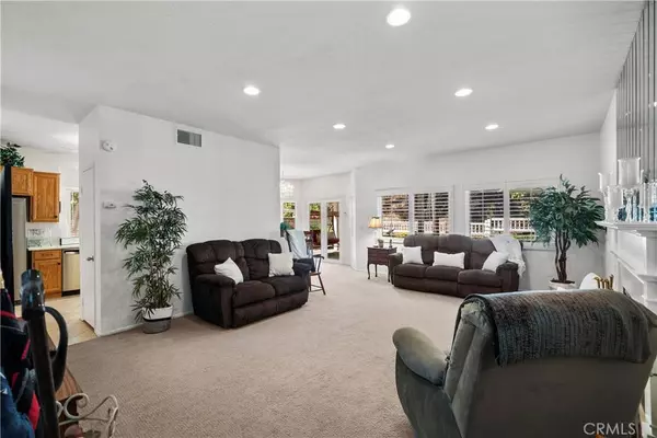 28551 Avocado PL, Saugus, CA 91390