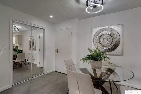 12727 West Dodge Road  #254C, Omaha, NE 68154