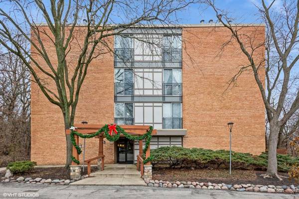 5830 Oakwood DR #1E, Lisle, IL 60532