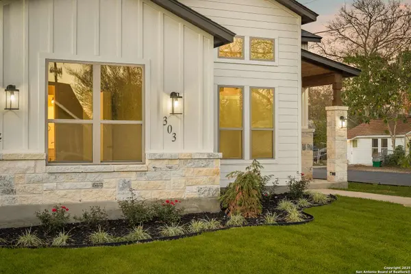 303 WALTON AVE, San Antonio, TX 78225-1455
