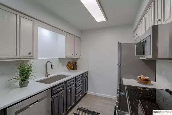 12727 West Dodge Road  #254C, Omaha, NE 68154