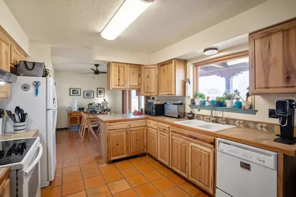 86 County Road 126, Espanola, NM 87532