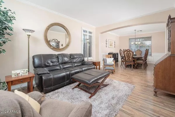 5907 W RUNNING DEER Trail, Phoenix, AZ 85083