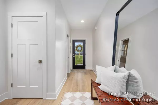 1619 Ira NW Avenue, Grand Rapids, MI 49504