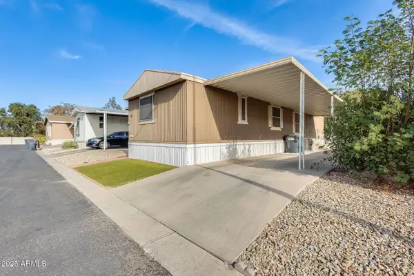 6227 N LITCHFIELD Road #42, Litchfield Park, AZ 85340