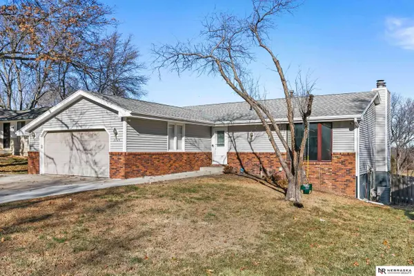 3724 Wildbriar Lane, Lincoln, NE 68516
