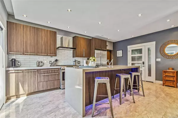 993 Tolmie Ave, Victoria, BC V8X 3W8