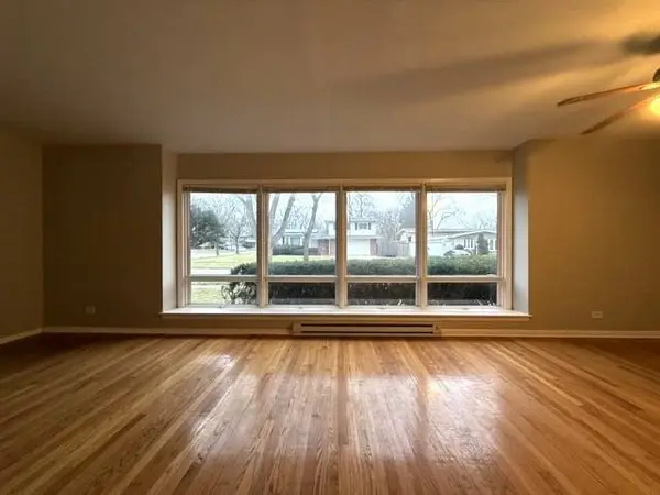 251 N Pleasant Drive, Glenwood, IL 60425