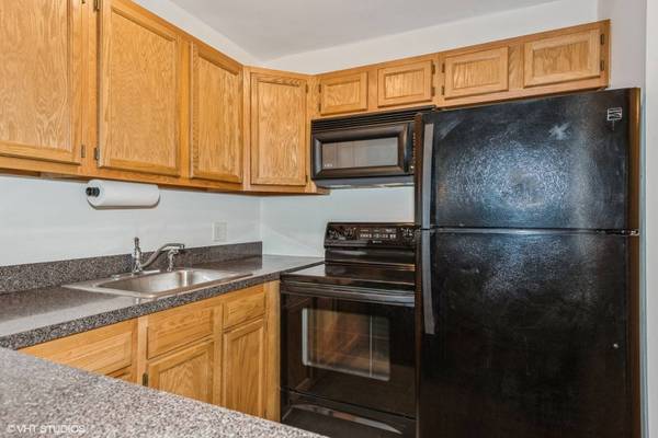 5830 Oakwood DR #1E, Lisle, IL 60532