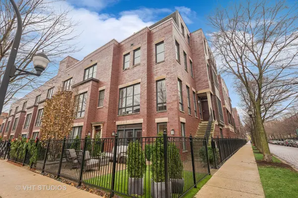 2721 N Hermitage Avenue, Chicago, IL 60614