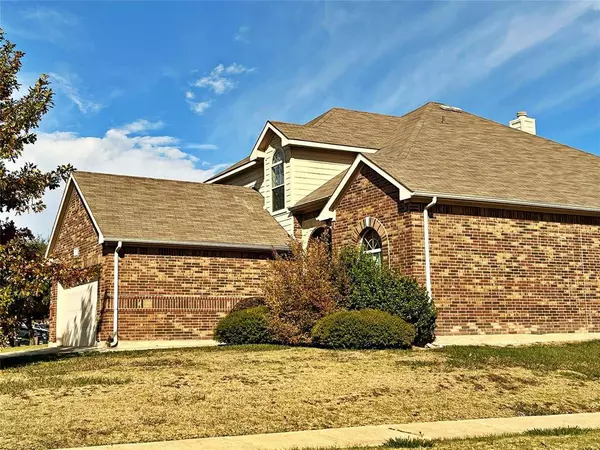 1233 Sunderland Lane, Fort Worth, TX 76134