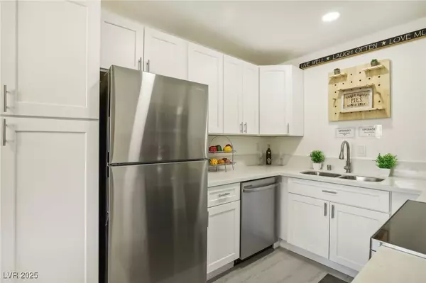 4975 Newport Cove Drive #B, Las Vegas, NV 89119