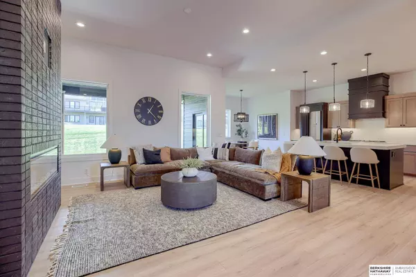 3514 S 214 Street, Elkhorn, NE 68022