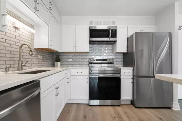 141 N La Grange Road #804, La Grange, IL 60525