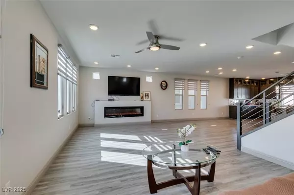 8016 Haywood Estate Avenue, Las Vegas, NV 89113